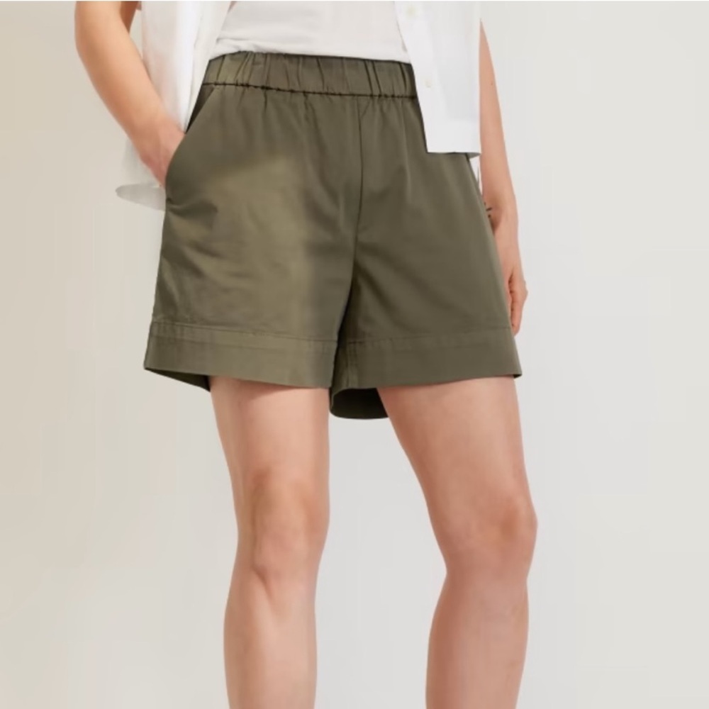 Everlane The Easy Short Elastic Waist in Army Green- Size 2